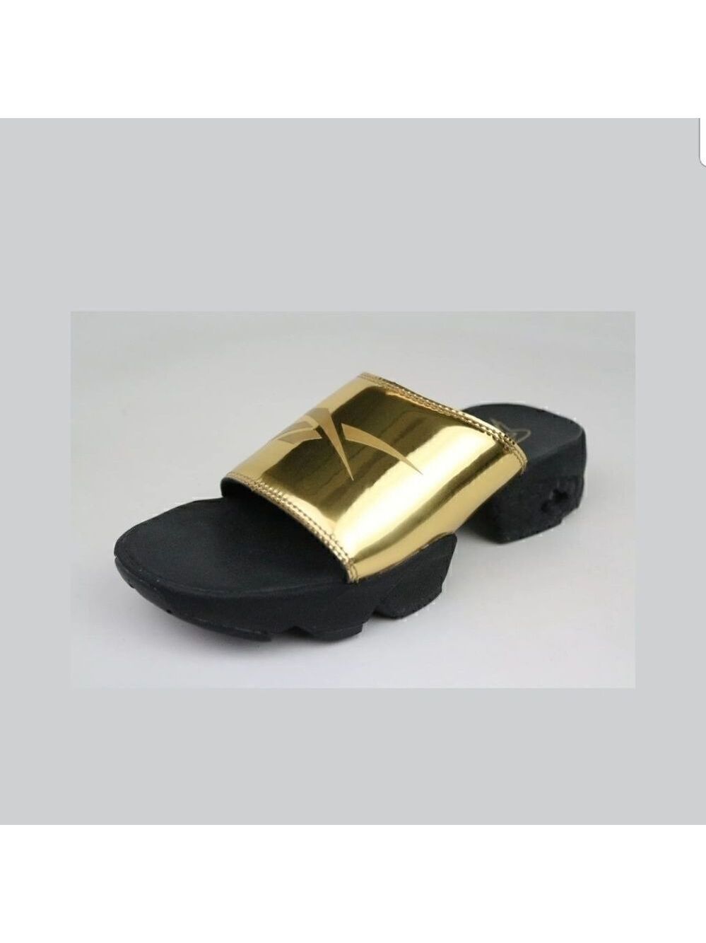 𝅺REEBOK Fury Slides Magic Hour Gold Black Size 5